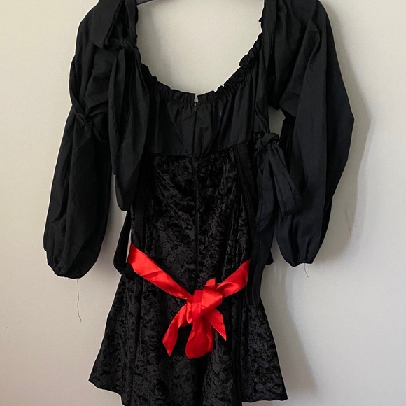 Elegant Black and Red Dress - Picture 2 of 4